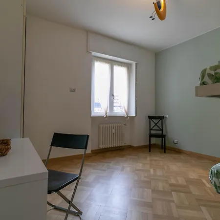 Turati Family Balcone E Posto Auto Lecco
